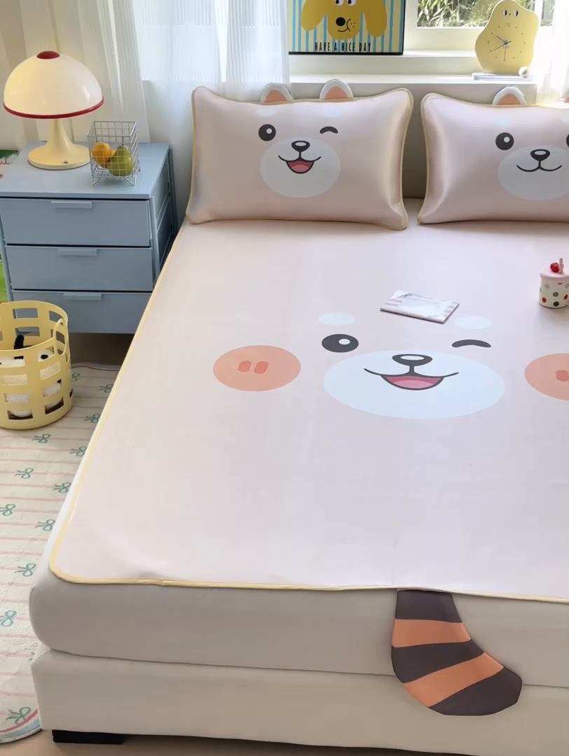 91家纺网 家纺一手货源 找家纺 一霖家纺 2025新款大版300D冰藤席席子凉席三件套 小浣熊