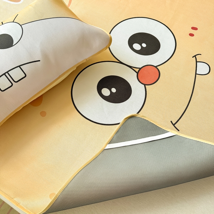 91家纺网 家纺一手货源 找家纺 一霖家纺 2025新款大版300D冰藤席席子凉席三件套 笑脸海宝