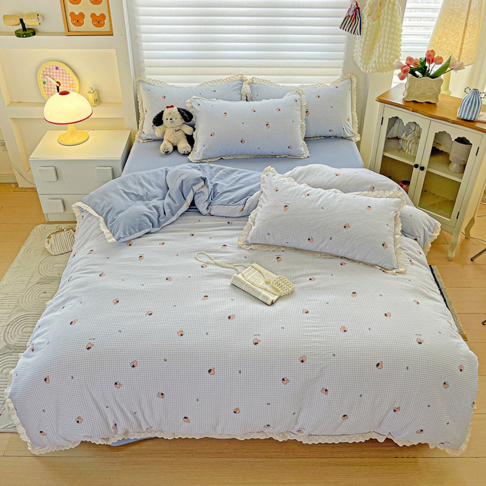 91家纺网 家纺一手货源 找家纺 金梦拉家纺 2025新款提花纱布皱皱纱四件套（全棉镂空花边款） 镂空花边-点点草莓