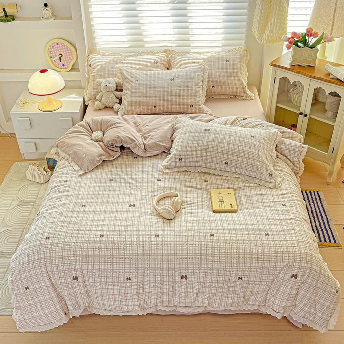 91家纺网 家纺一手货源 找家纺 金梦拉家纺 2025新款提花纱布皱皱纱四件套（全棉镂空花边款） 镂空花边-咖调蝴蝶结