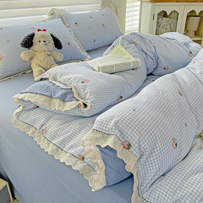 91家纺网 家纺一手货源 找家纺 金梦拉家纺 2025新款提花纱布皱皱纱四件套（全棉镂空花边款） 镂空花边-点点草莓