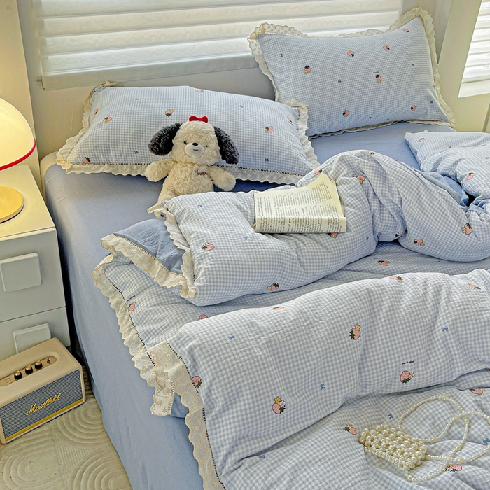 91家纺网 家纺一手货源 找家纺 金梦拉家纺 2025新款提花纱布皱皱纱四件套（全棉镂空花边款） 镂空花边-点点草莓