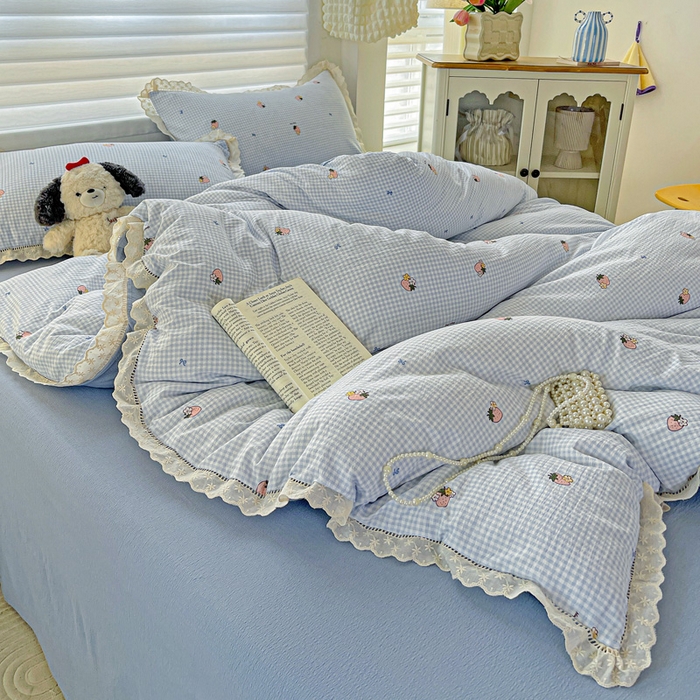 91家纺网 家纺一手货源 找家纺 金梦拉家纺 2025新款提花纱布皱皱纱四件套（全棉镂空花边款） 镂空花边-点点草莓