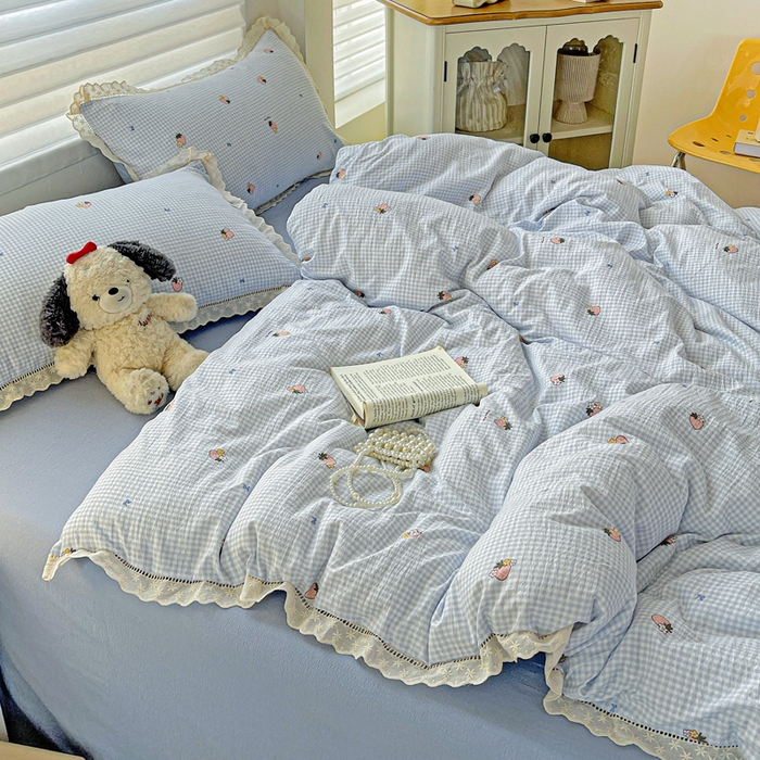 91家纺网 家纺一手货源 找家纺 金梦拉家纺 2025新款提花纱布皱皱纱四件套（全棉镂空花边款） 镂空花边-点点草莓