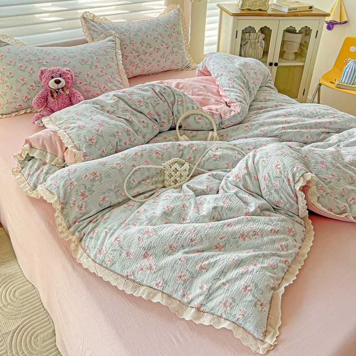 91家纺网 家纺一手货源 找家纺 金梦拉家纺 2025新款提花纱布皱皱纱四件套（全棉镂空花边款） 镂空花边-花开半夏