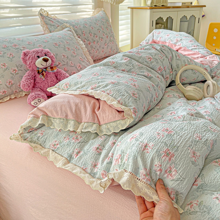 91家纺网 家纺一手货源 找家纺 金梦拉家纺 2025新款提花纱布皱皱纱四件套（全棉镂空花边款） 镂空花边-花开半夏