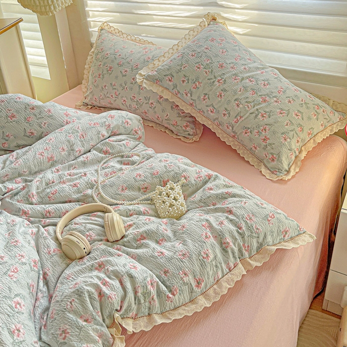 91家纺网 家纺一手货源 找家纺 金梦拉家纺 2025新款提花纱布皱皱纱四件套（全棉镂空花边款） 镂空花边-花开半夏