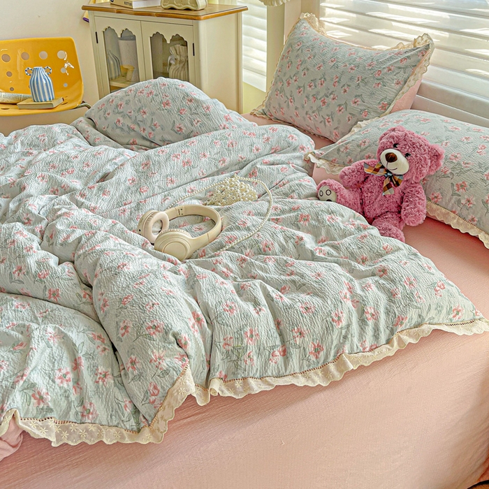 91家纺网 家纺一手货源 找家纺 金梦拉家纺 2025新款提花纱布皱皱纱四件套（全棉镂空花边款） 镂空花边-花开半夏