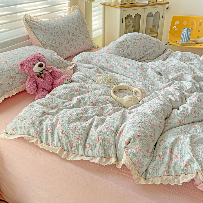 91家纺网 家纺一手货源 找家纺 金梦拉家纺 2025新款提花纱布皱皱纱四件套（全棉镂空花边款） 镂空花边-花开半夏