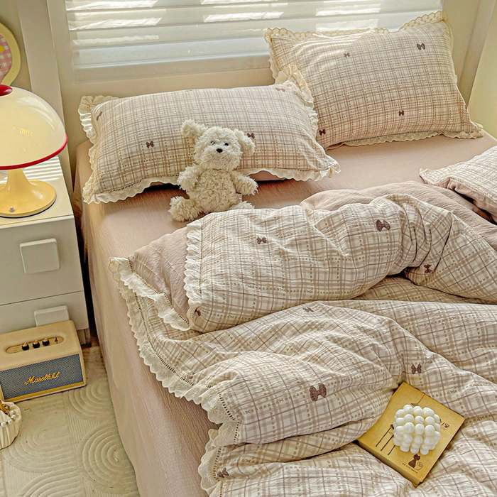 91家纺网 家纺一手货源 找家纺 金梦拉家纺 2025新款提花纱布皱皱纱四件套（全棉镂空花边款） 镂空花边-咖调蝴蝶结