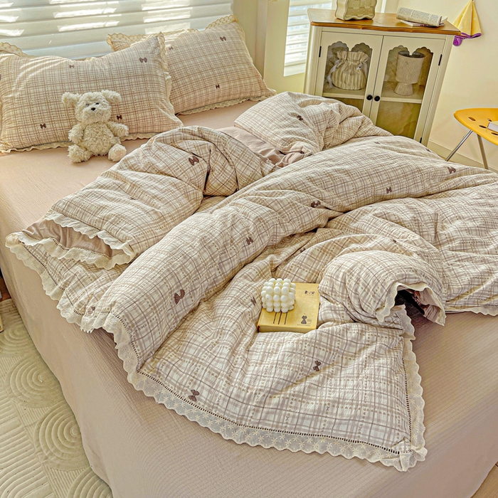 91家纺网 家纺一手货源 找家纺 金梦拉家纺 2025新款提花纱布皱皱纱四件套（全棉镂空花边款） 镂空花边-咖调蝴蝶结