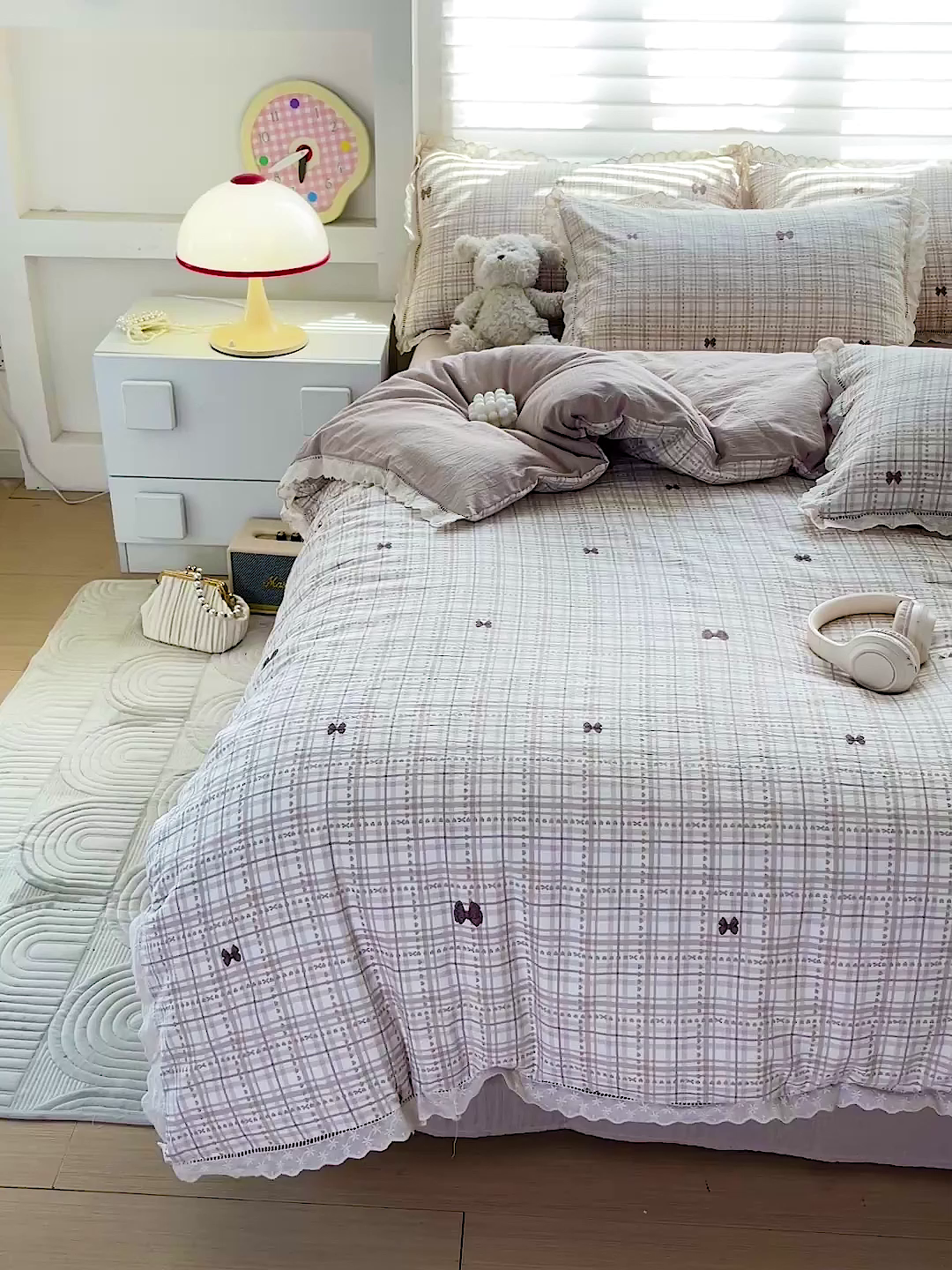 91家纺网 家纺一手货源 找家纺 金梦拉家纺 2025新款提花纱布皱皱纱四件套（全棉镂空花边款） 镂空花边-咖调蝴蝶结