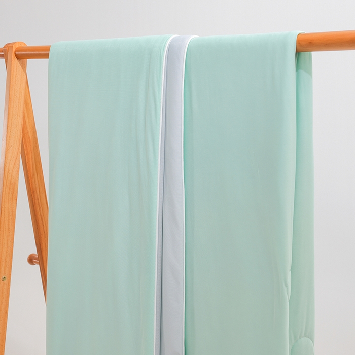 91家纺网 家纺一手货源 找家纺 世爵2025新款氨纶纯色凉感丝夏被被子被芯变凉空调被 薄荷绿拼灰