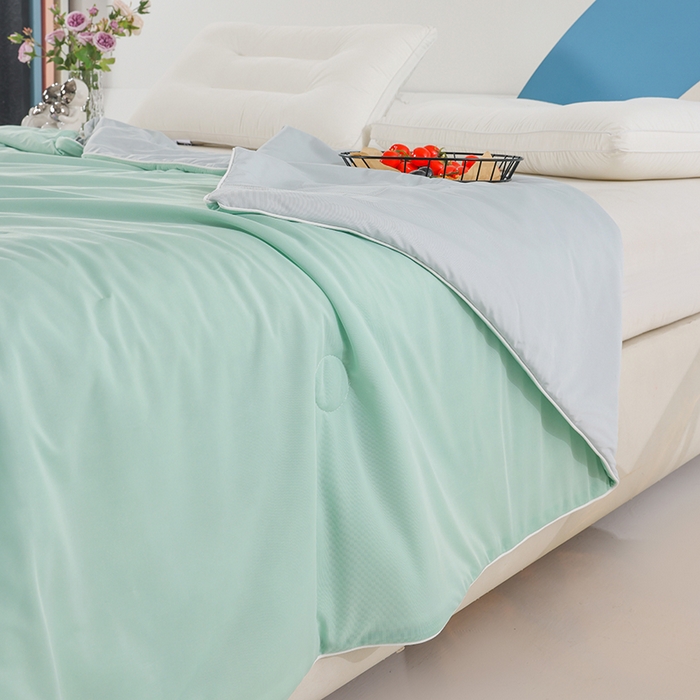 91家纺网 家纺一手货源 找家纺 世爵2025新款氨纶纯色凉感丝夏被被子被芯变凉空调被 薄荷绿拼灰