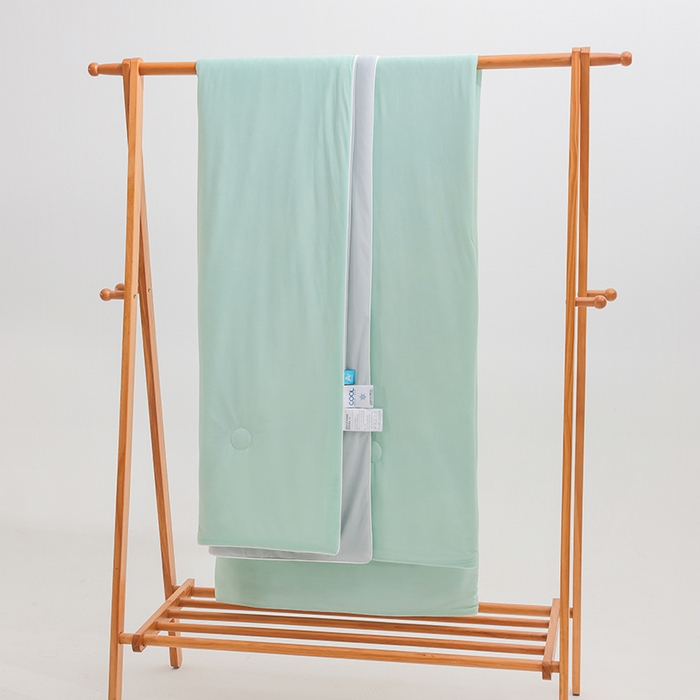 91家纺网 家纺一手货源 找家纺 世爵2025新款氨纶纯色凉感丝夏被被子被芯变凉空调被 薄荷绿拼灰