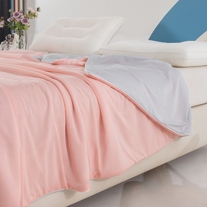 91家纺网 家纺一手货源 找家纺 世爵2025新款氨纶纯色凉感丝夏被被子被芯变凉空调被 粉黛玉拼灰