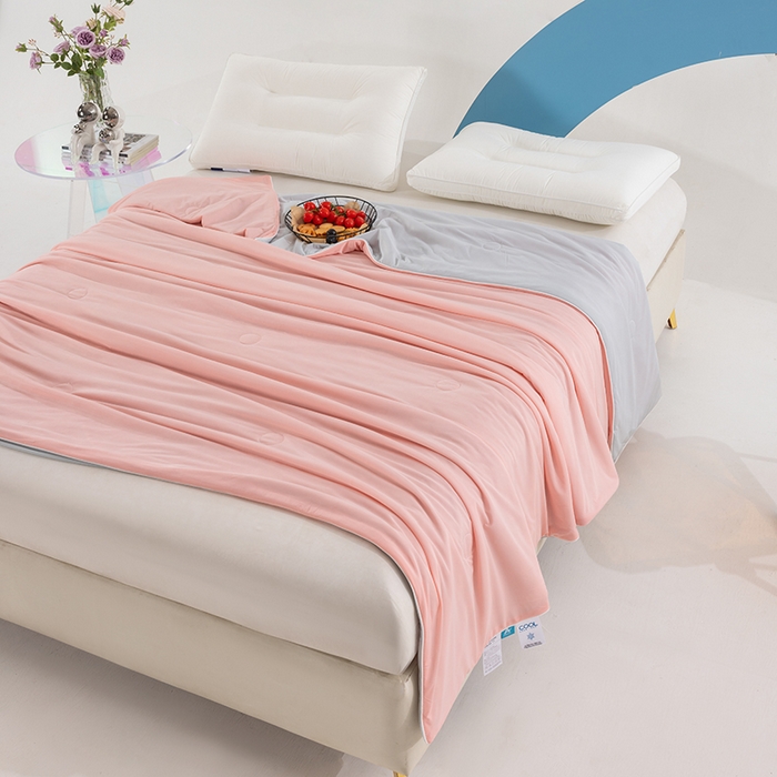 91家纺网 家纺一手货源 找家纺 世爵2025新款氨纶纯色凉感丝夏被被子被芯变凉空调被 粉黛玉拼灰