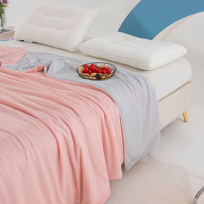 91家纺网 家纺一手货源 找家纺 世爵2025新款氨纶纯色凉感丝夏被被子被芯变凉空调被 粉黛玉拼灰