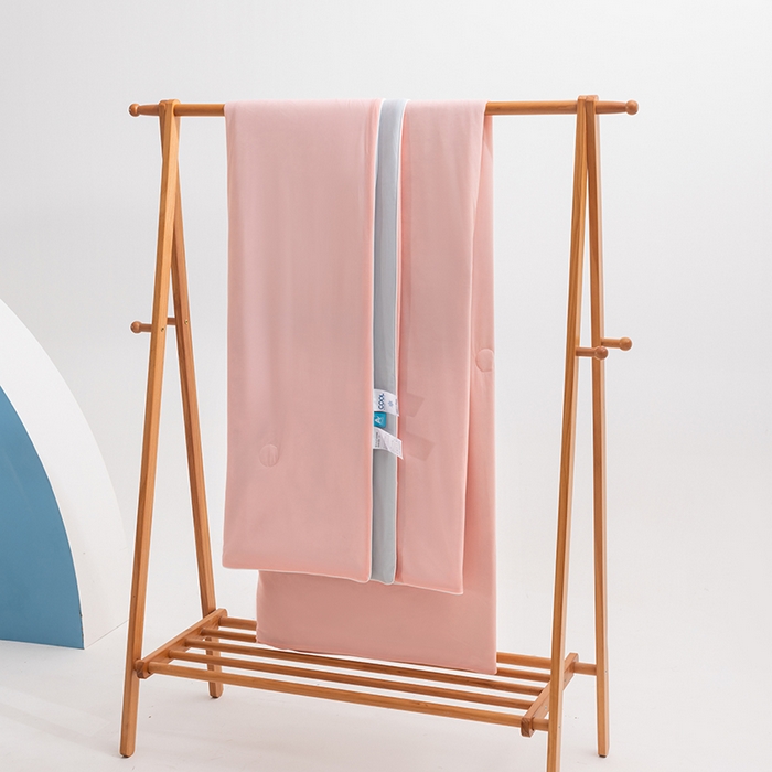 91家纺网 家纺一手货源 找家纺 世爵2025新款氨纶纯色凉感丝夏被被子被芯变凉空调被 粉黛玉拼灰