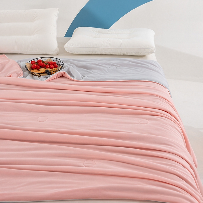 91家纺网 家纺一手货源 找家纺 世爵2025新款氨纶纯色凉感丝夏被被子被芯变凉空调被 粉黛玉拼灰