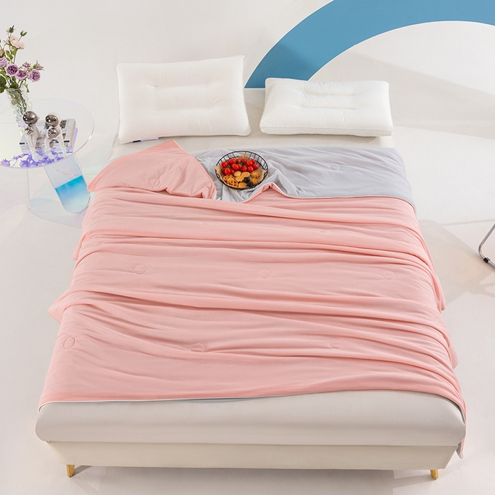 91家纺网 家纺一手货源 找家纺 世爵2025新款氨纶纯色凉感丝夏被被子被芯变凉空调被 粉黛玉拼灰