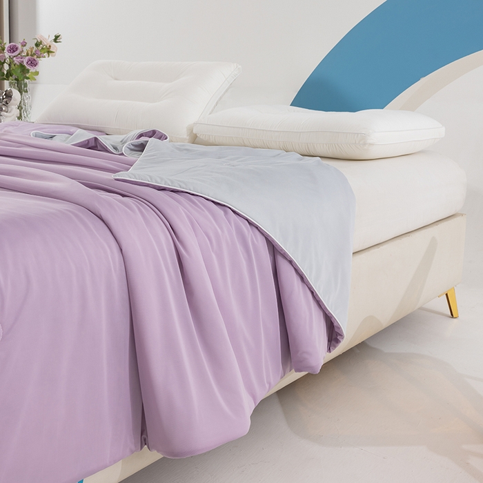 91家纺网 家纺一手货源 找家纺 世爵2025新款氨纶纯色凉感丝夏被被子被芯变凉空调被 梦幻紫拼灰