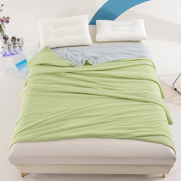 91家纺网 家纺一手货源 找家纺 世爵2025新款氨纶纯色凉感丝夏被被子被芯变凉空调被 糖果绿拼灰