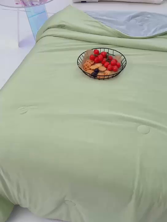 91家纺网 家纺一手货源 找家纺 世爵2025新款氨纶纯色凉感丝夏被被子被芯变凉空调被 柠檬黄拼灰