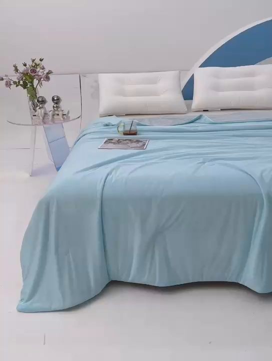91家纺网 家纺一手货源 找家纺 世爵2025新款氨纶纯色凉感丝夏被被子被芯变凉空调被 天空蓝拼灰