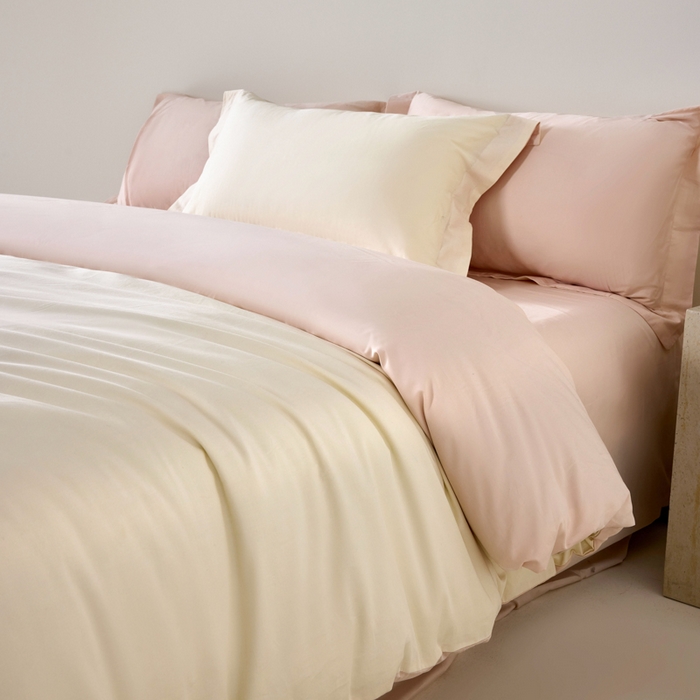 91家纺网 家纺一手货源 找家纺 丞音家纺 2025新款A类纯色高档礼盒包装双股高支蜜贡缎100s长绒棉四件套纯棉被套床单 洛克-白拼粉