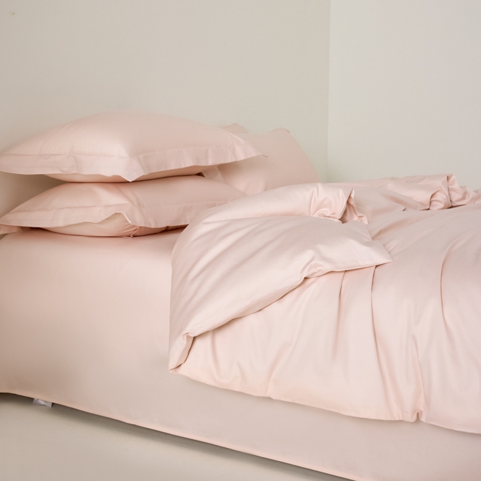 91家纺网 家纺一手货源 找家纺 丞音家纺 2025新款A类纯色高档礼盒包装双股高支蜜贡缎100s长绒棉四件套纯棉被套床单 洛克-桃花粉