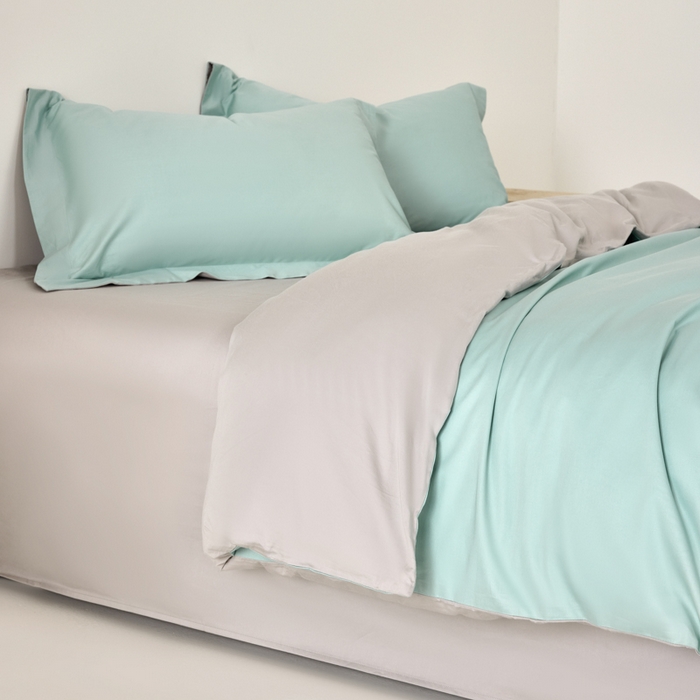 91家纺网 家纺一手货源 找家纺 丞音家纺 2025新款A类纯色高档礼盒包装双股高支蜜贡缎100s长绒棉四件套纯棉被套床单 洛克-水蓝拼灰