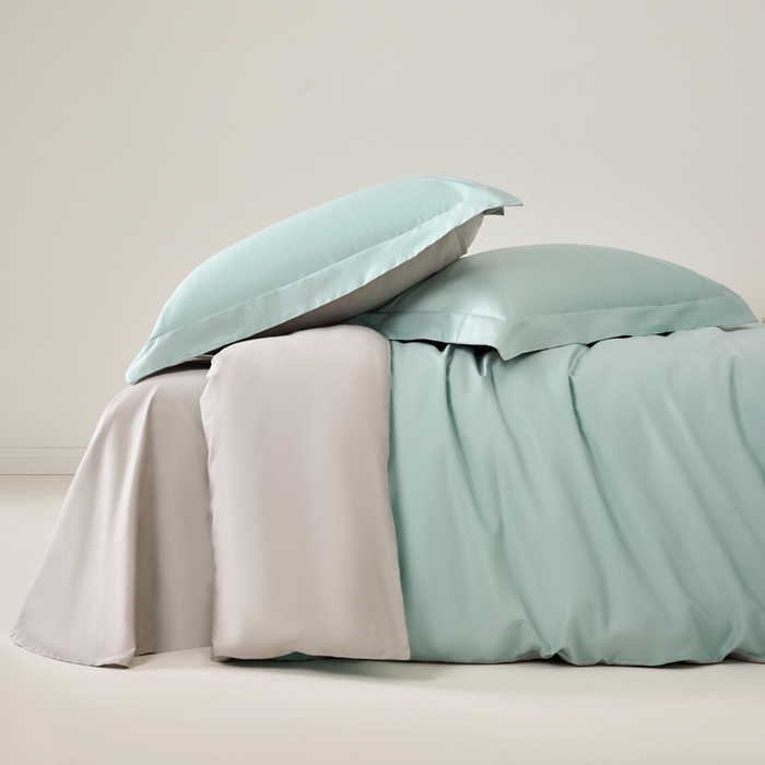 91家纺网 家纺一手货源 找家纺 丞音家纺 2025新款A类纯色高档礼盒包装双股高支蜜贡缎100s长绒棉四件套纯棉被套床单 洛克-水蓝拼灰