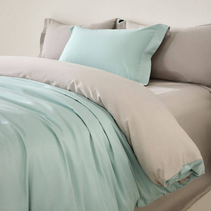 91家纺网 家纺一手货源 找家纺 丞音家纺 2025新款A类纯色高档礼盒包装双股高支蜜贡缎100s长绒棉四件套纯棉被套床单 洛克-水蓝拼灰