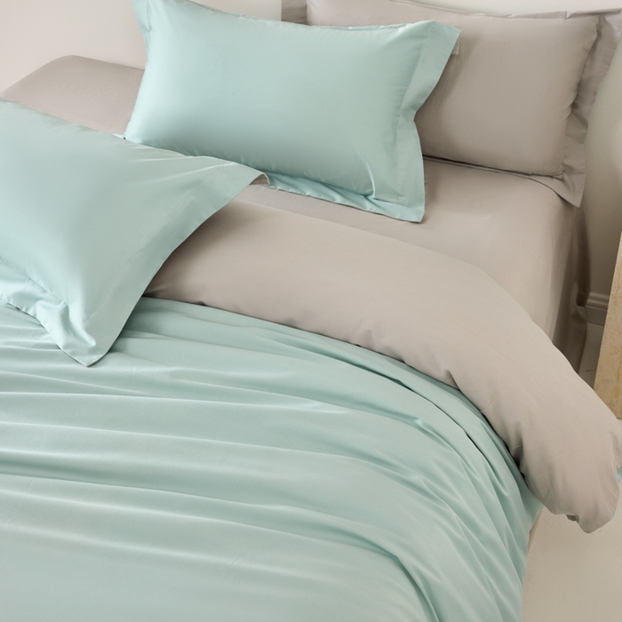 91家纺网 家纺一手货源 找家纺 丞音家纺 2025新款A类纯色高档礼盒包装双股高支蜜贡缎100s长绒棉四件套纯棉被套床单 洛克-水蓝拼灰