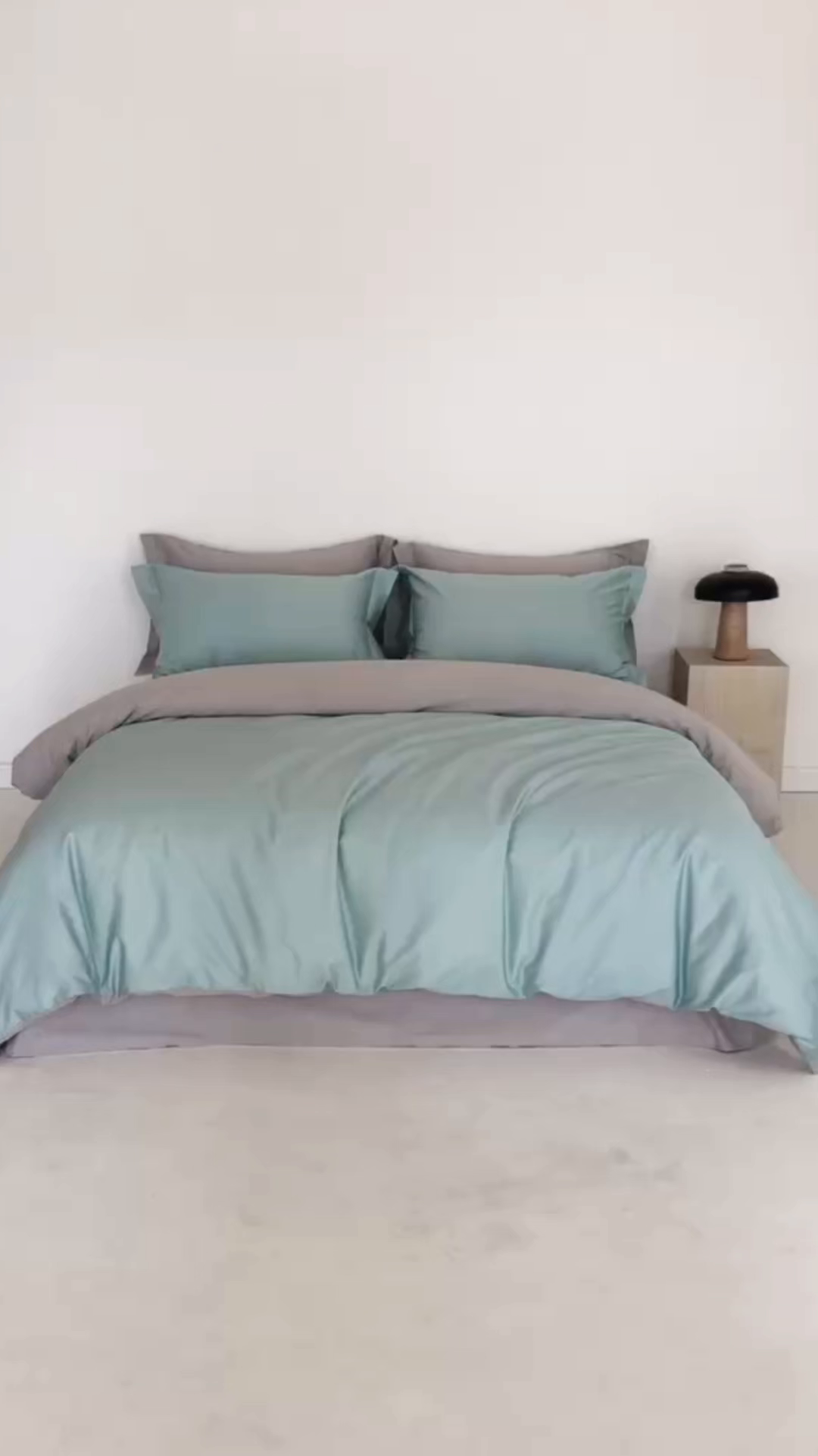 91家纺网 家纺一手货源 找家纺 丞音家纺 2025新款A类纯色高档礼盒包装双股高支蜜贡缎100s长绒棉四件套纯棉被套床单 洛克-水蓝拼灰