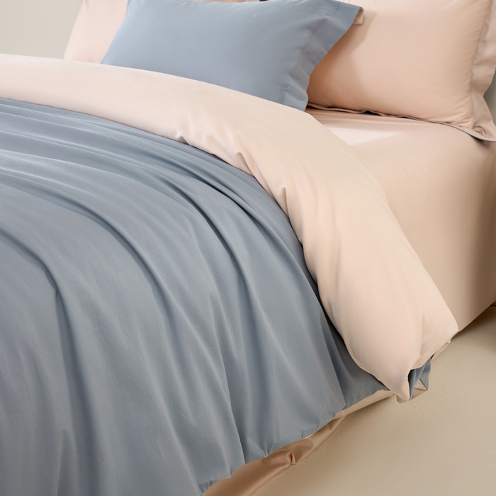 91家纺网 家纺一手货源 找家纺 丞音家纺 2025新款A类纯色高档礼盒包装双股高支蜜贡缎100s长绒棉四件套纯棉被套床单 洛克-碧空蓝拼粉