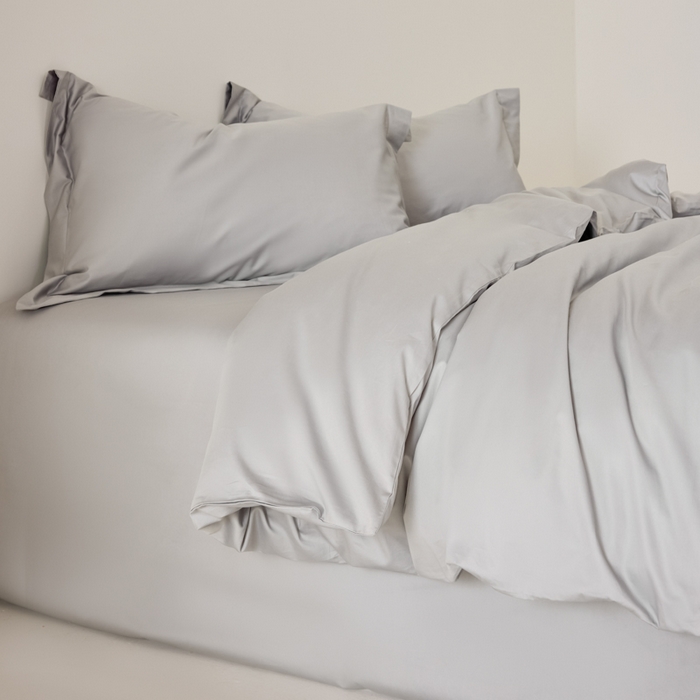 91家纺网 家纺一手货源 找家纺 丞音家纺 2025新款A类纯色高档礼盒包装双股高支蜜贡缎100s长绒棉四件套纯棉被套床单 洛克-太空灰