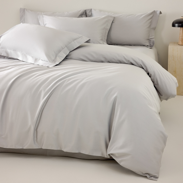 91家纺网 家纺一手货源 找家纺 丞音家纺 2025新款A类纯色高档礼盒包装双股高支蜜贡缎100s长绒棉四件套纯棉被套床单 洛克-太空灰