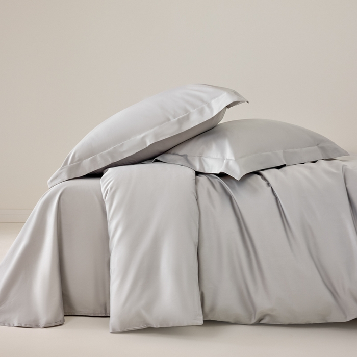 91家纺网 家纺一手货源 找家纺 丞音家纺 2025新款A类纯色高档礼盒包装双股高支蜜贡缎100s长绒棉四件套纯棉被套床单 洛克-太空灰