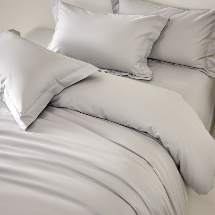 91家纺网 家纺一手货源 找家纺 丞音家纺 2025新款A类纯色高档礼盒包装双股高支蜜贡缎100s长绒棉四件套纯棉被套床单 洛克-太空灰