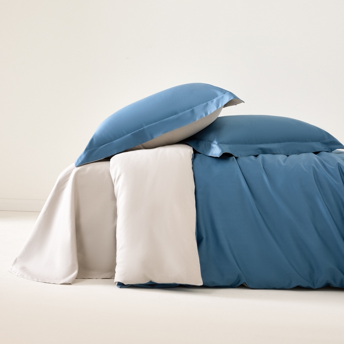 91家纺网 家纺一手货源 找家纺 丞音家纺 2025新款A类纯色高档礼盒包装双股高支蜜贡缎100s长绒棉四件套纯棉被套床单 洛克-宾利蓝拼灰