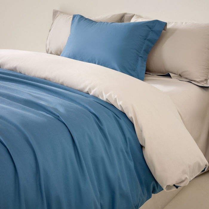 91家纺网 家纺一手货源 找家纺 丞音家纺 2025新款A类纯色高档礼盒包装双股高支蜜贡缎100s长绒棉四件套纯棉被套床单 洛克-宾利蓝拼灰