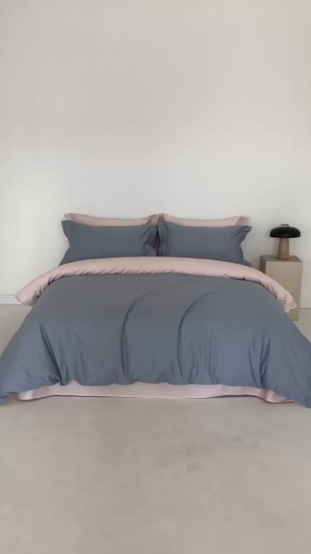 91家纺网 家纺一手货源 找家纺 丞音家纺 2025新款A类纯色高档礼盒包装双股高支蜜贡缎100s长绒棉四件套纯棉被套床单 洛克-碧空蓝拼粉