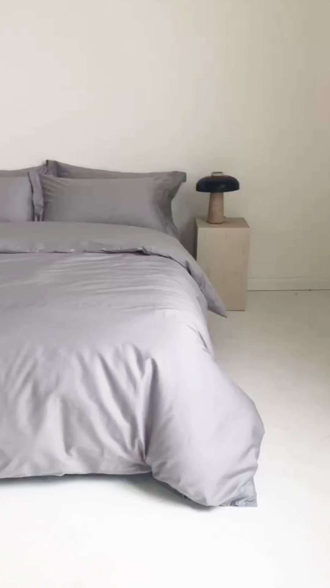 91家纺网 家纺一手货源 找家纺 丞音家纺 2025新款A类纯色高档礼盒包装双股高支蜜贡缎100s长绒棉四件套纯棉被套床单 洛克-太空灰