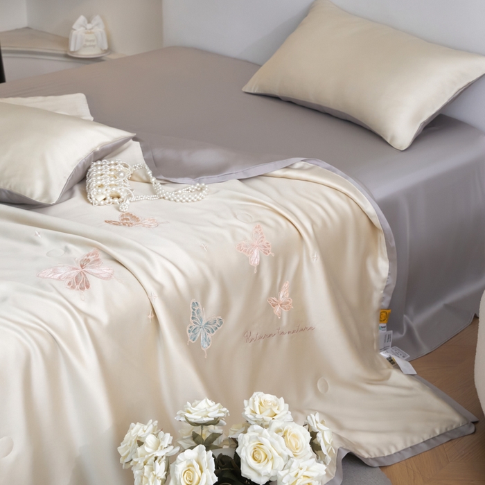 91家纺网 家纺一手货源 找家纺 （总）纪梵茜+A 2025新款60天丝夏被四件套 莱赛尔天丝空调被子55大豆绣花夏凉被