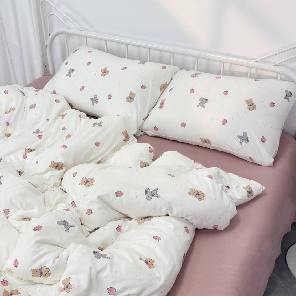 梦可莱家居 2025春夏新款全棉纯棉针织棉印花四件套 白底草莓熊