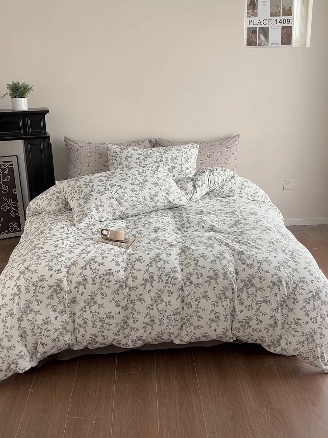 91家纺网 家纺一手货源 找家纺 梦可莱家居 2025春夏新款全棉纯棉针织棉印花四件套 白底蝶恋花