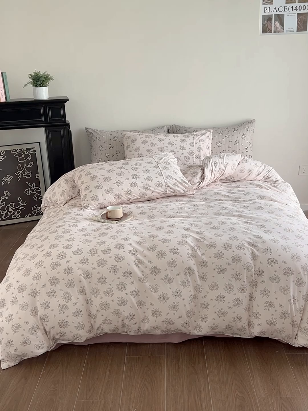 91家纺网 家纺一手货源 找家纺 梦可莱家居 2025春夏新款全棉纯棉针织棉印花四件套 粉底蝴蝶和结