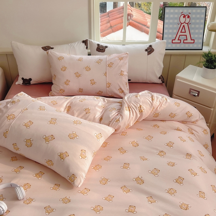 91家纺网 家纺一手货源 找家纺 梦可莱家居 2025春夏新款全棉纯棉针织棉印花四件套 粉底蝴蝶小熊